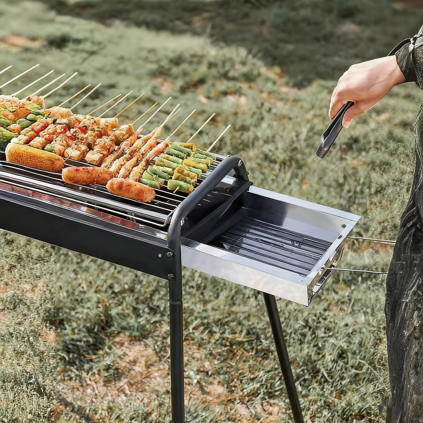 Multi-Functional Portable Outdoor Charcoal BBQ Grill with Grilling Rack, Foldable Fire Pit, Black / White